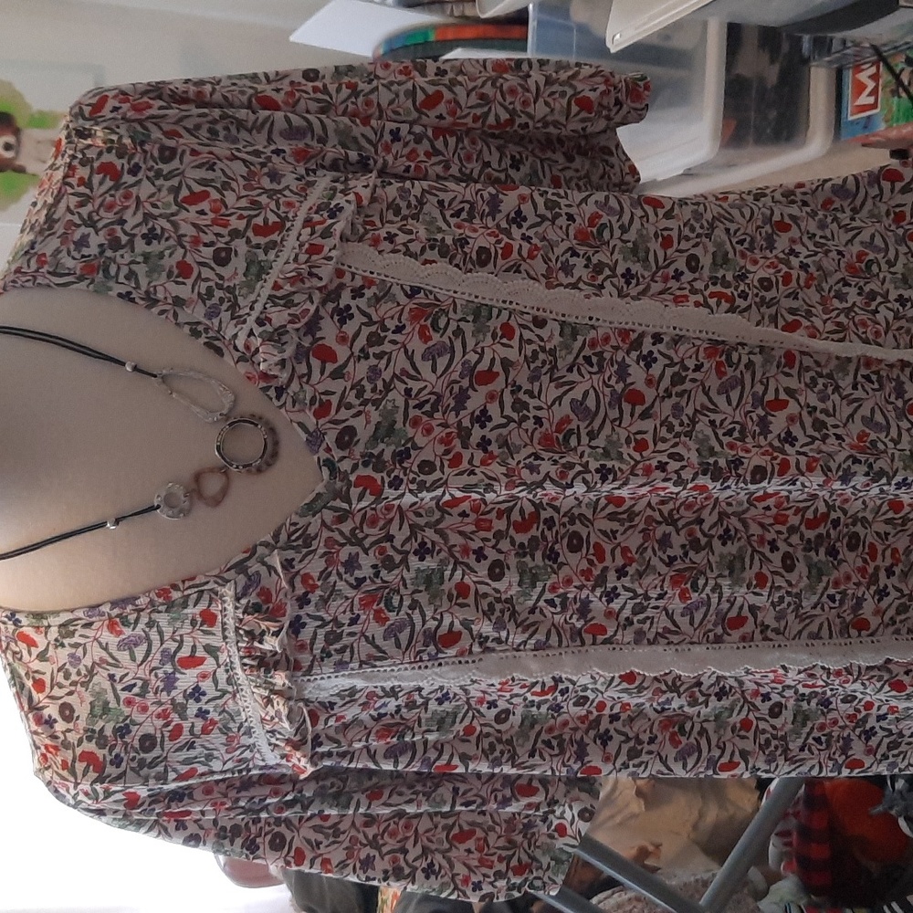Womens v neck top
